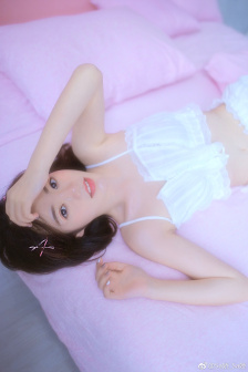 森林里的熊冬眠生肉